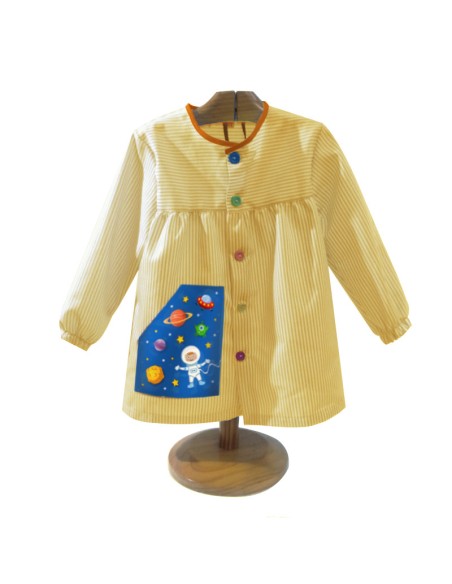Comprar Bata infantil amarilla con botones y dibujo de un niño astronauta