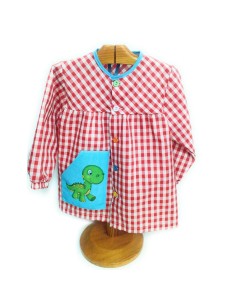 Comprar Bata infantil roja con botones Dinosaurio